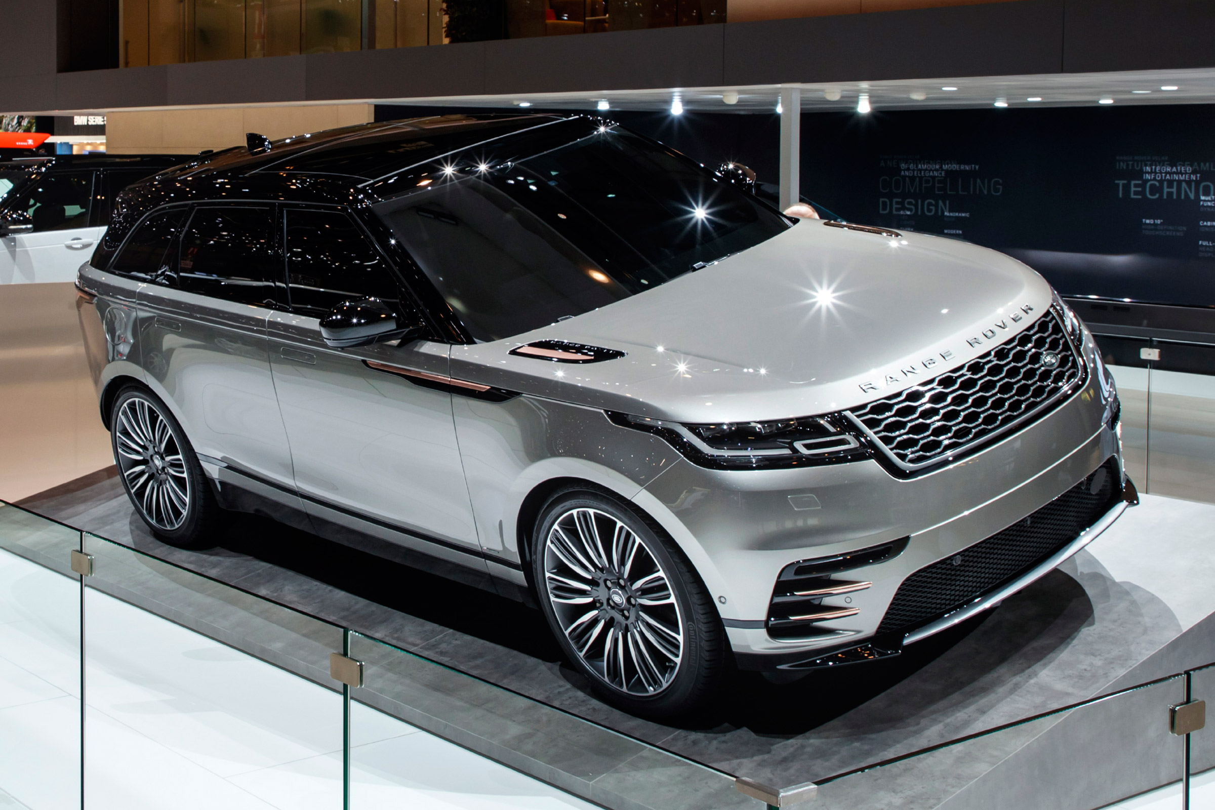 Range Rover Velar show - front