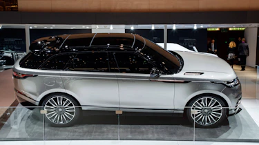 Range Rover Velar show - side