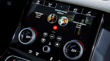 Range Rover Velar show - phone