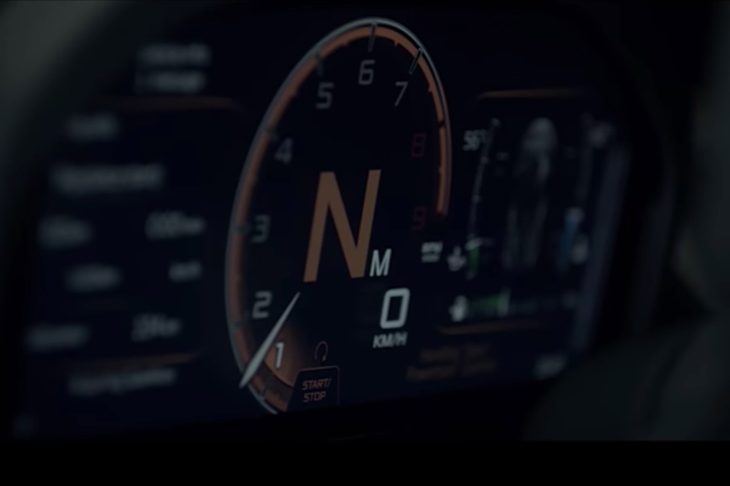 McLaren 720S - instruments