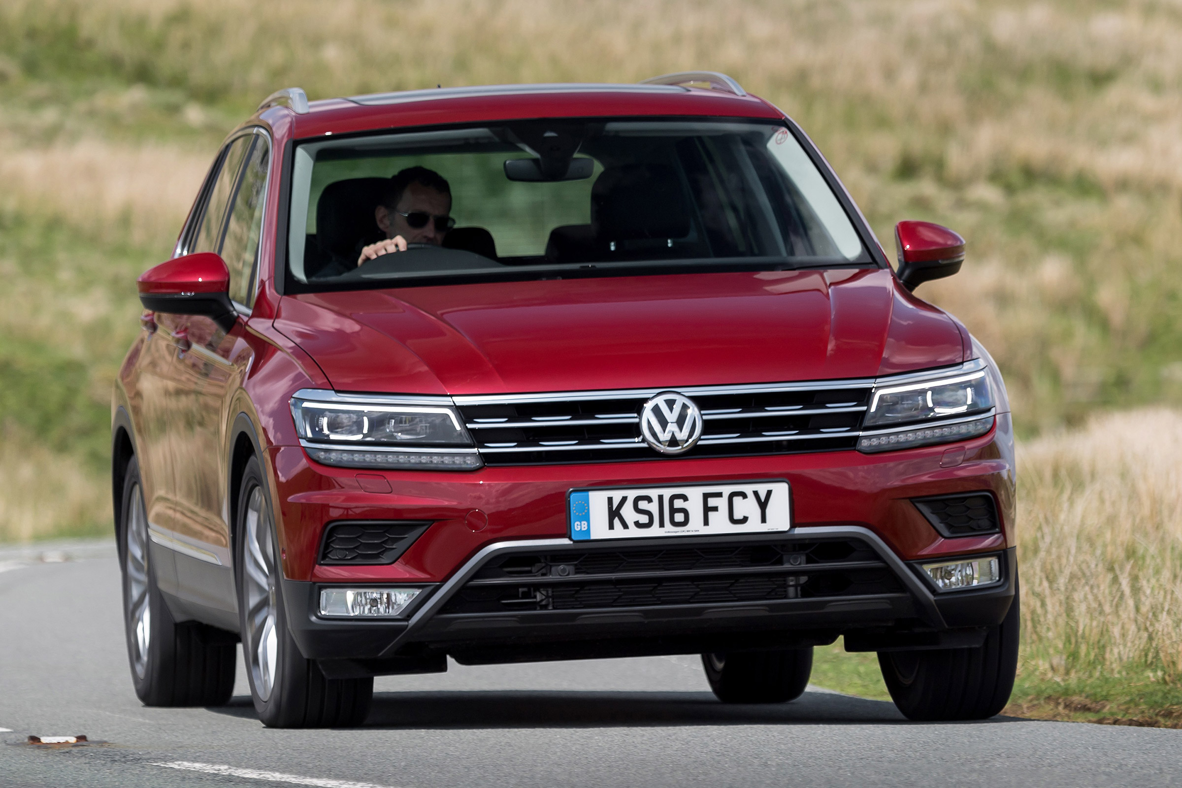Volkswagen Tiguan 2.0 BiTDI - front