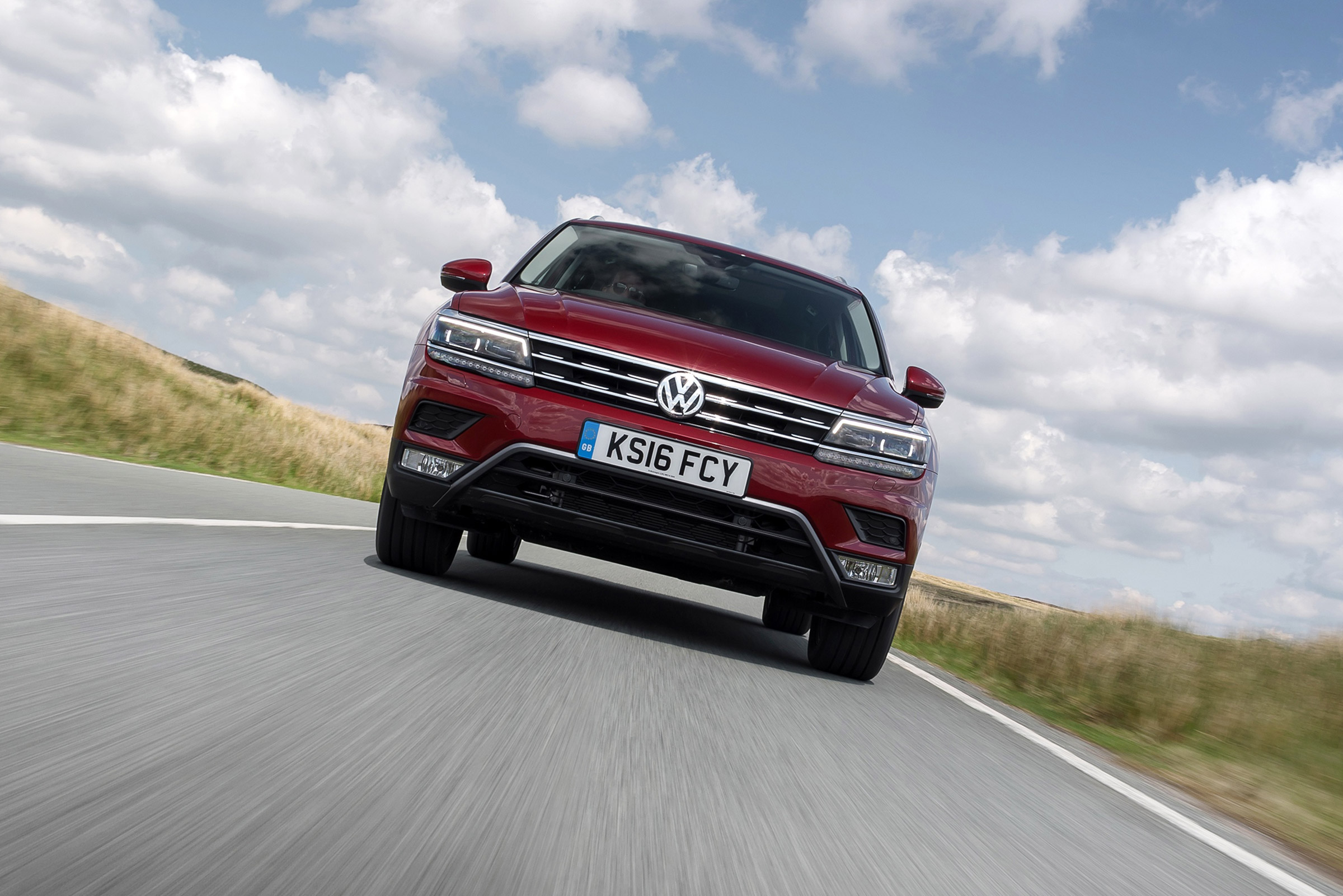 Volkswagen Tiguan 2.0 BiTDI - full front