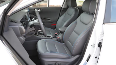 Hyundai Ioniq Plug-in hybrid - front seats