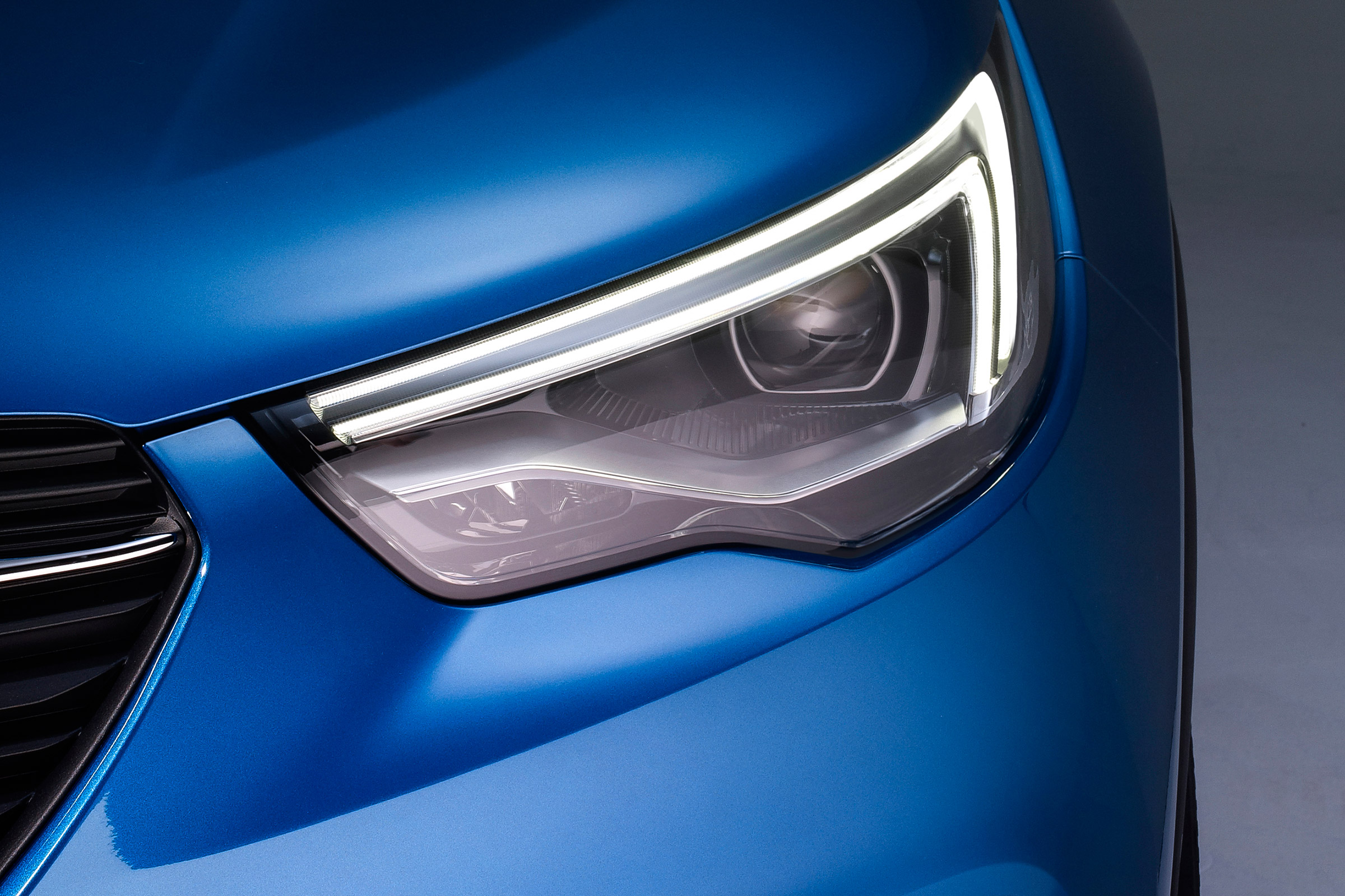 Vauxhall Grandland X - front light detail