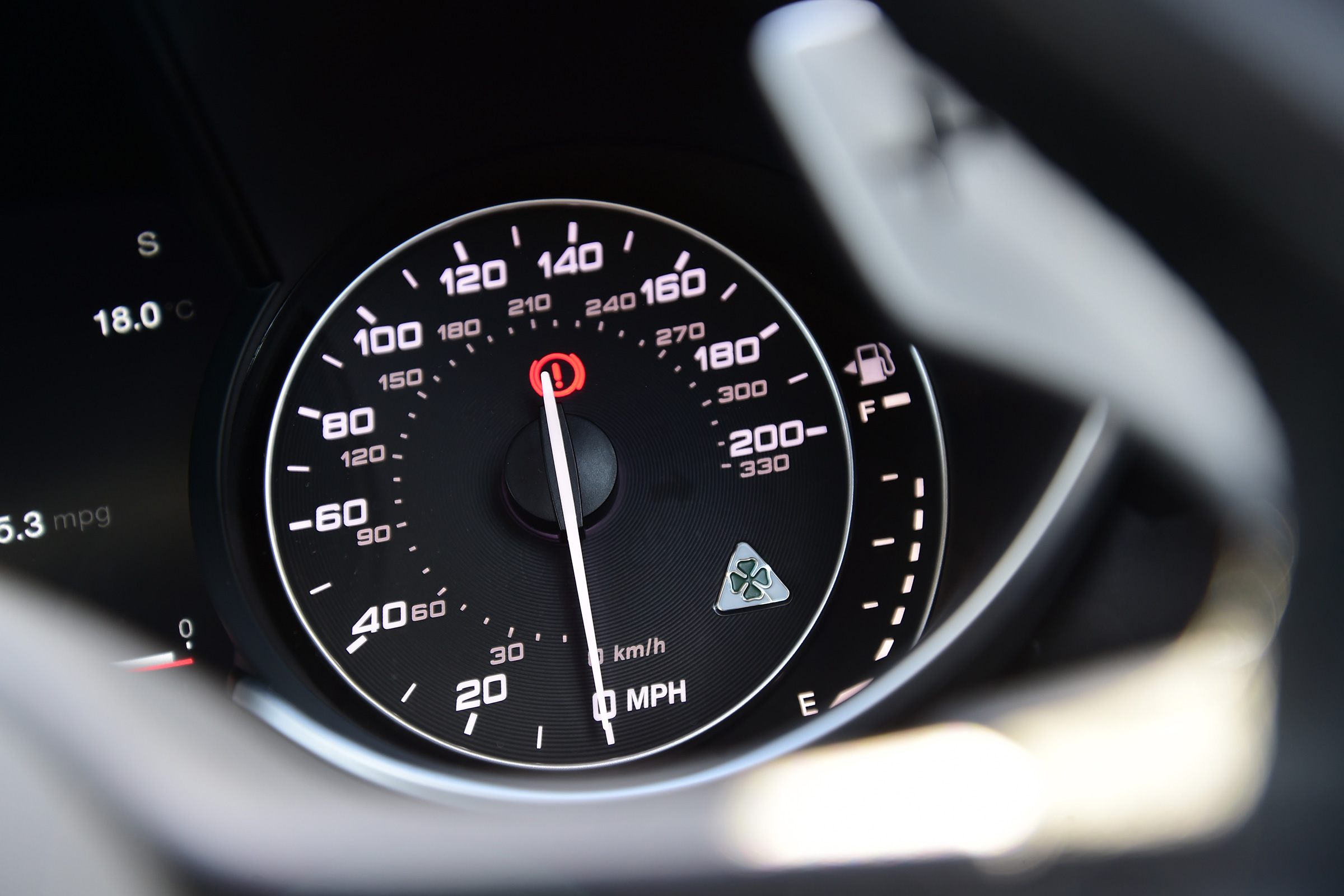 Alfa Romeo Giulia Quadrifoglio vs Mercedes-AMG C63