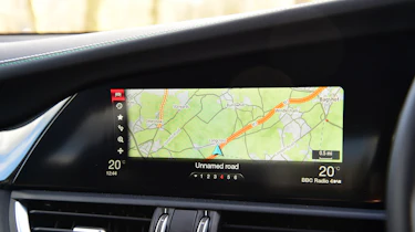 Alfa Romeo Giulia Quadrifoglio vs Mercedes-AMG C63