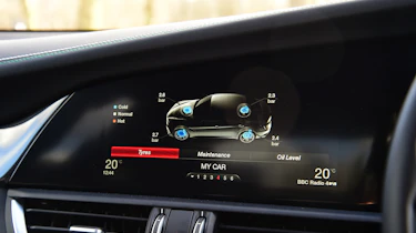 Alfa Romeo Giulia Quadrifoglio vs Mercedes-AMG C63