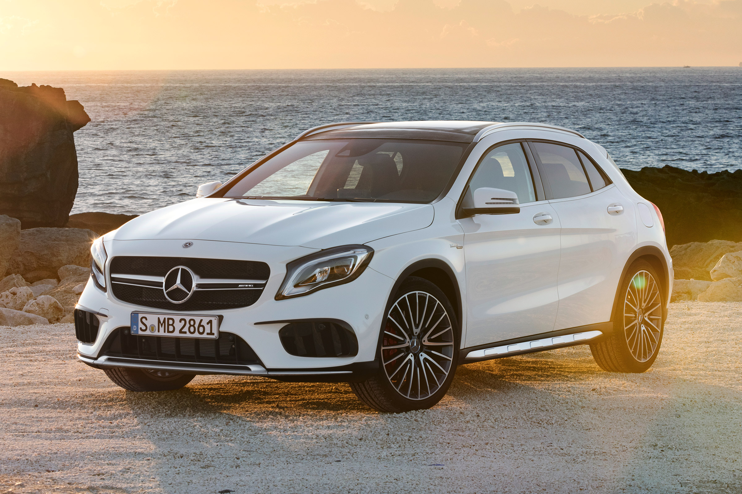 Mercedes-AMG GLA 45 - front static