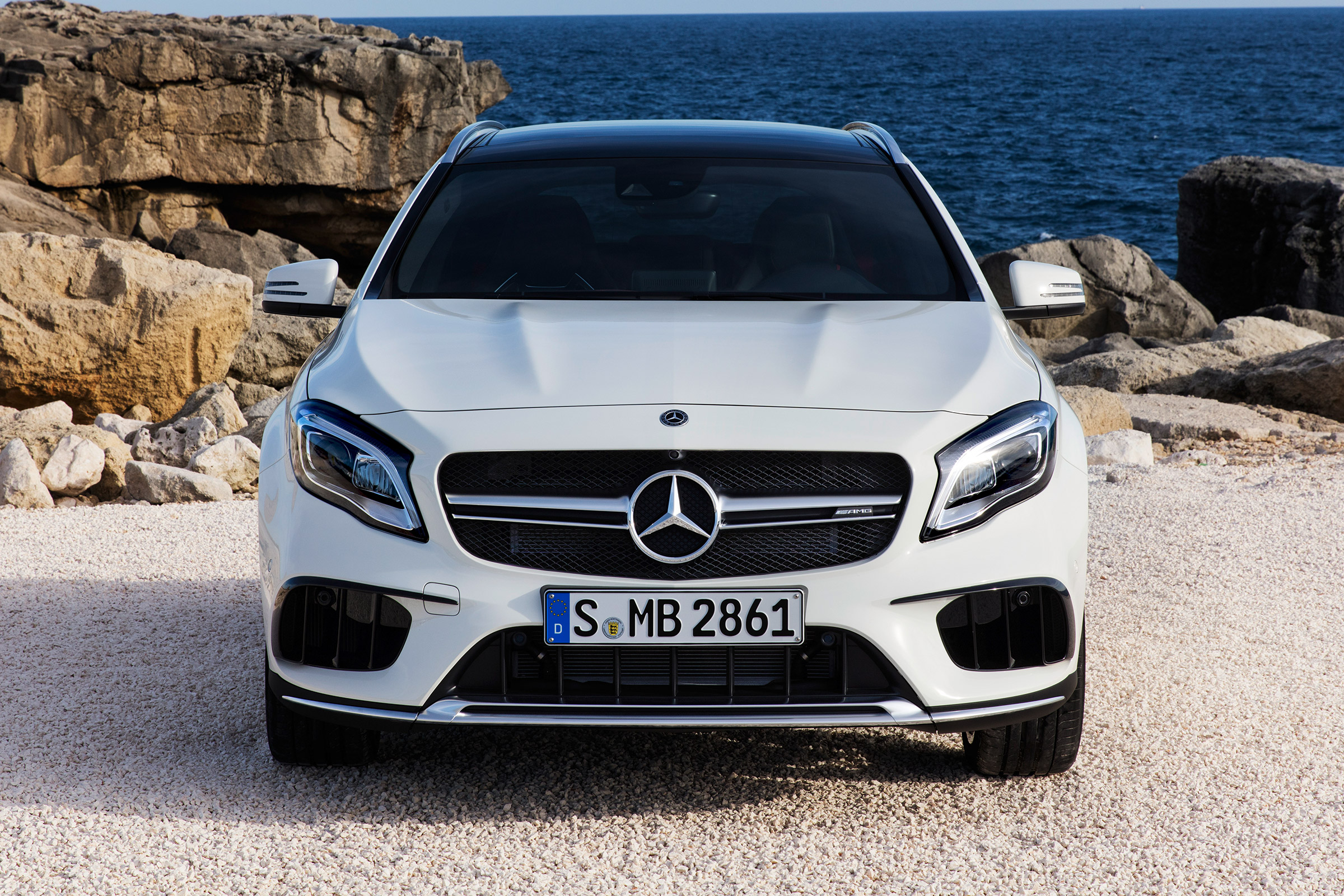Mercedes-AMG GLA 45 - full front