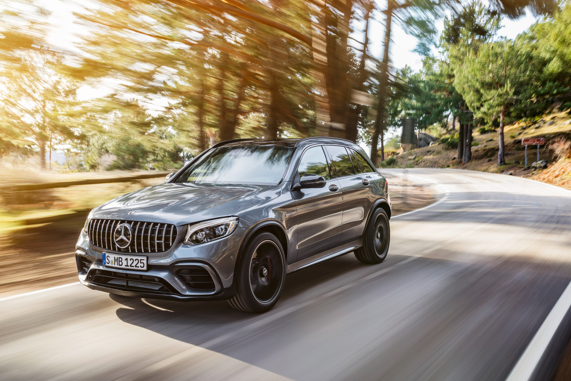 Mercedes-AMG GLC 63 front tracking