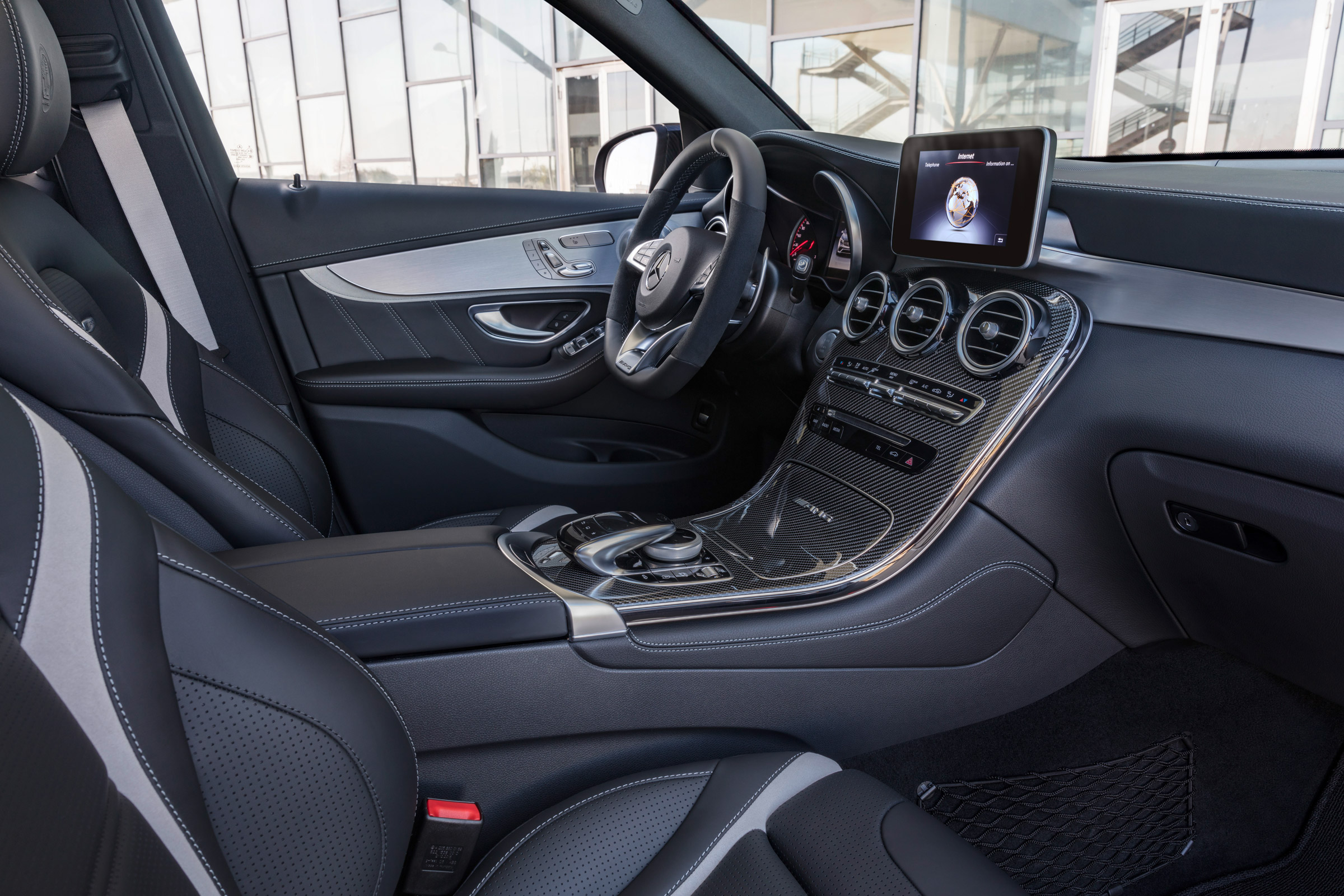 Mercedes-AMG GLC 63 cabin