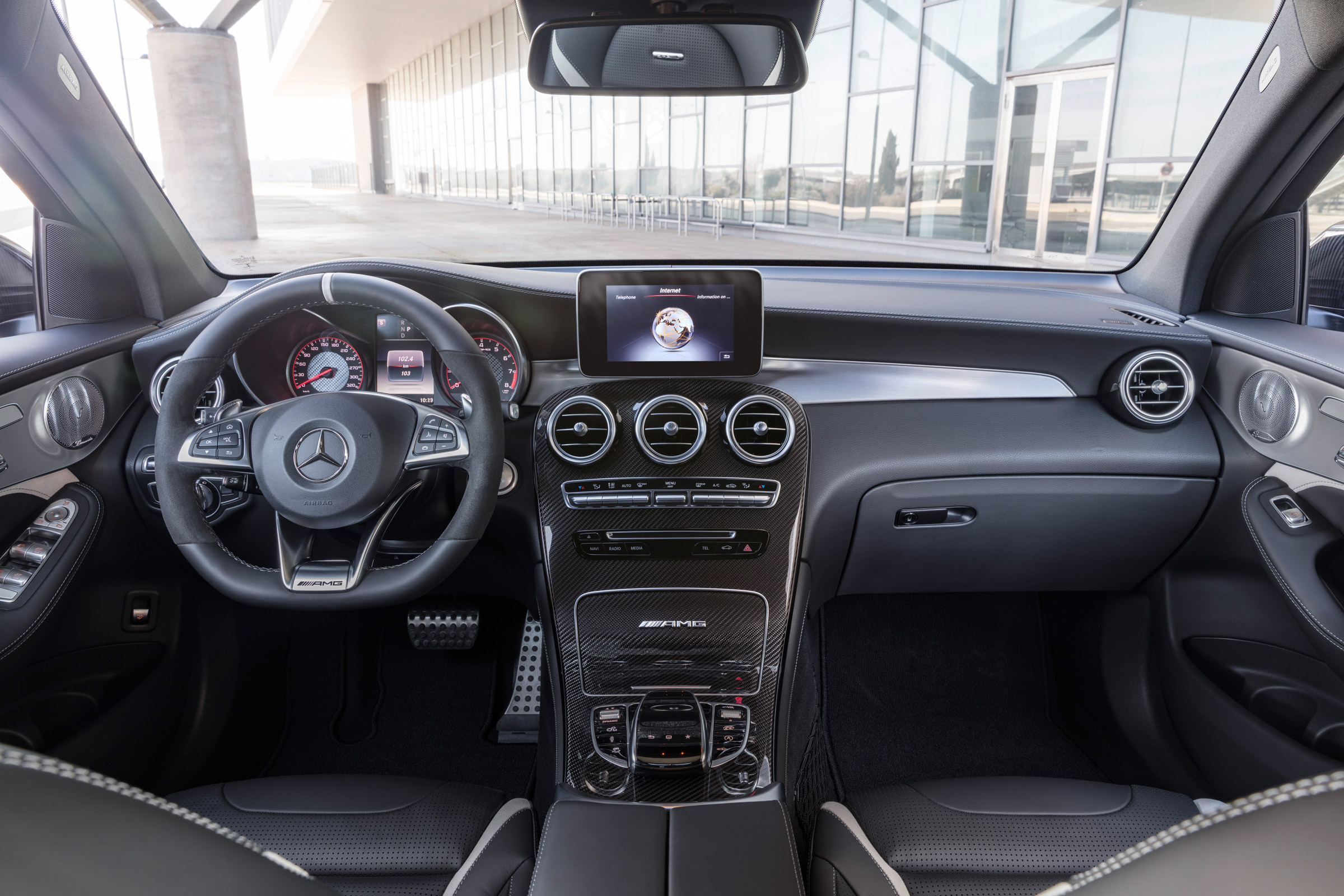 Mercedes-AMG GLC 63 interior