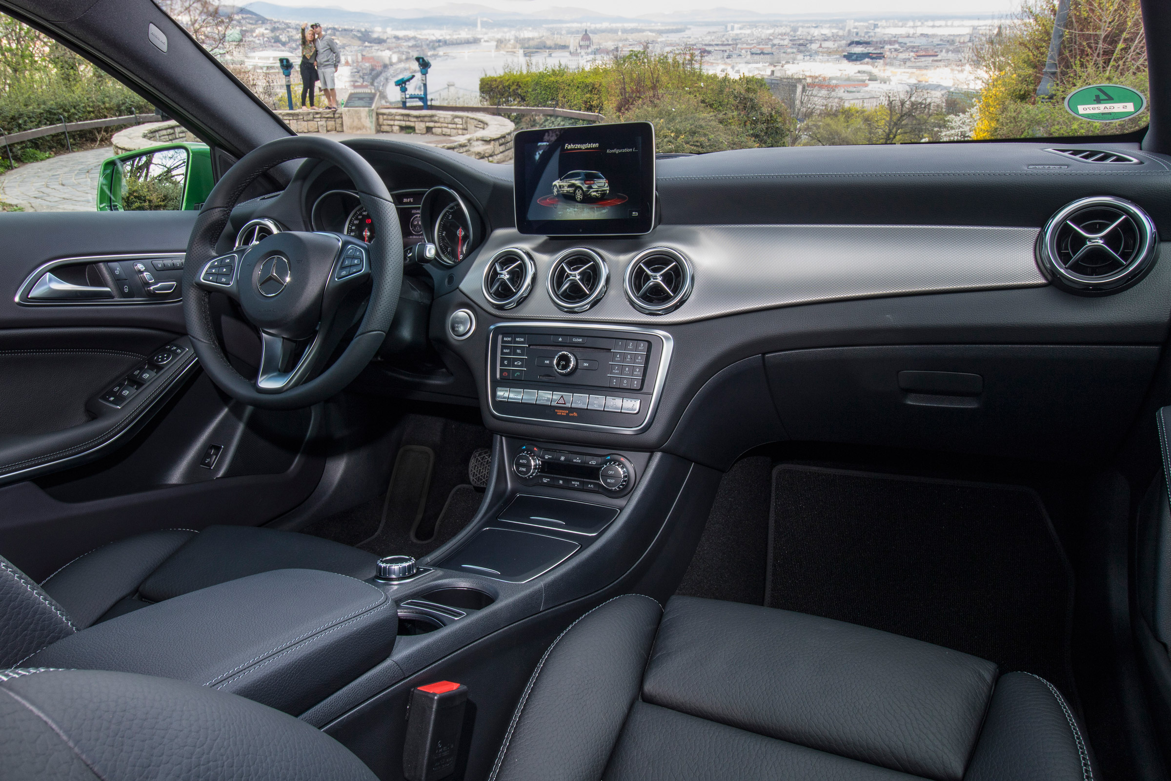 Mercedes GLA 2017 facelift interior