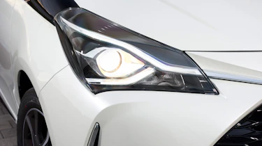 Toyota Yaris - front light detail