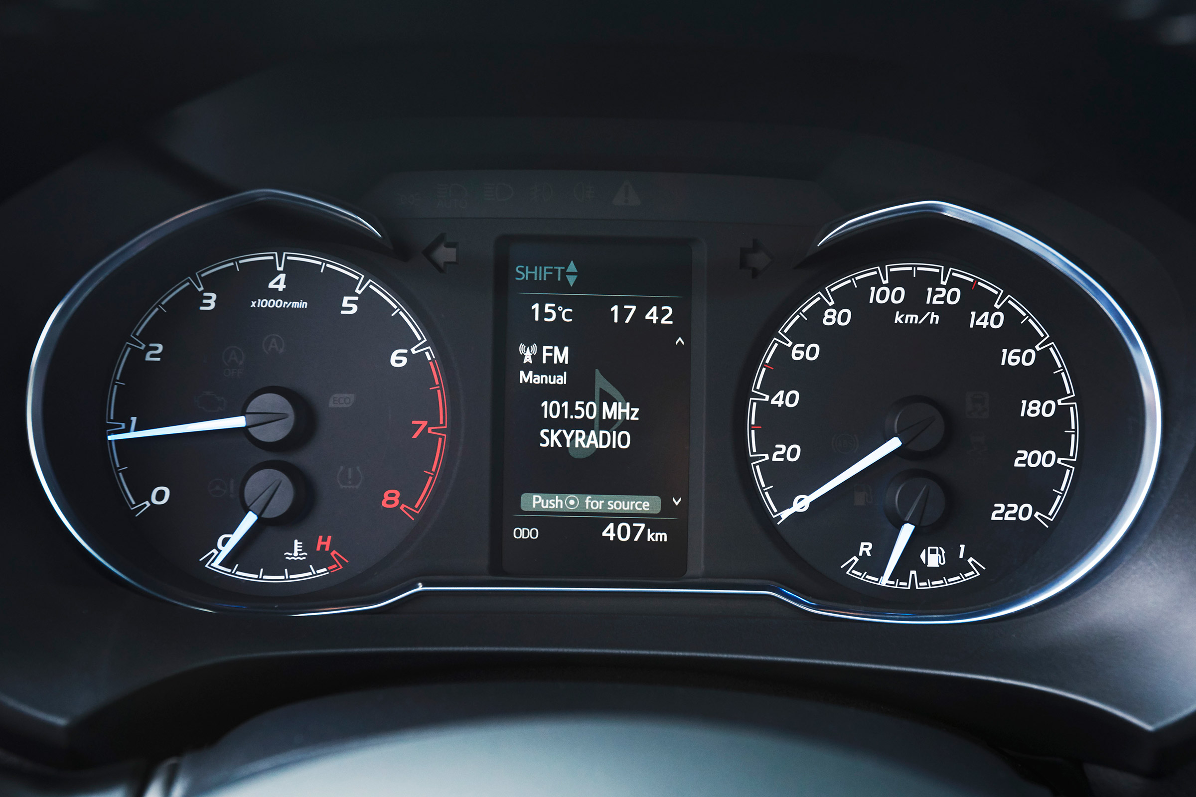Toyota Yaris - dials
