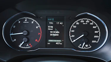 Toyota Yaris - dials