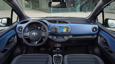 Toyota Yaris Hybrid Bi-Tone - dash