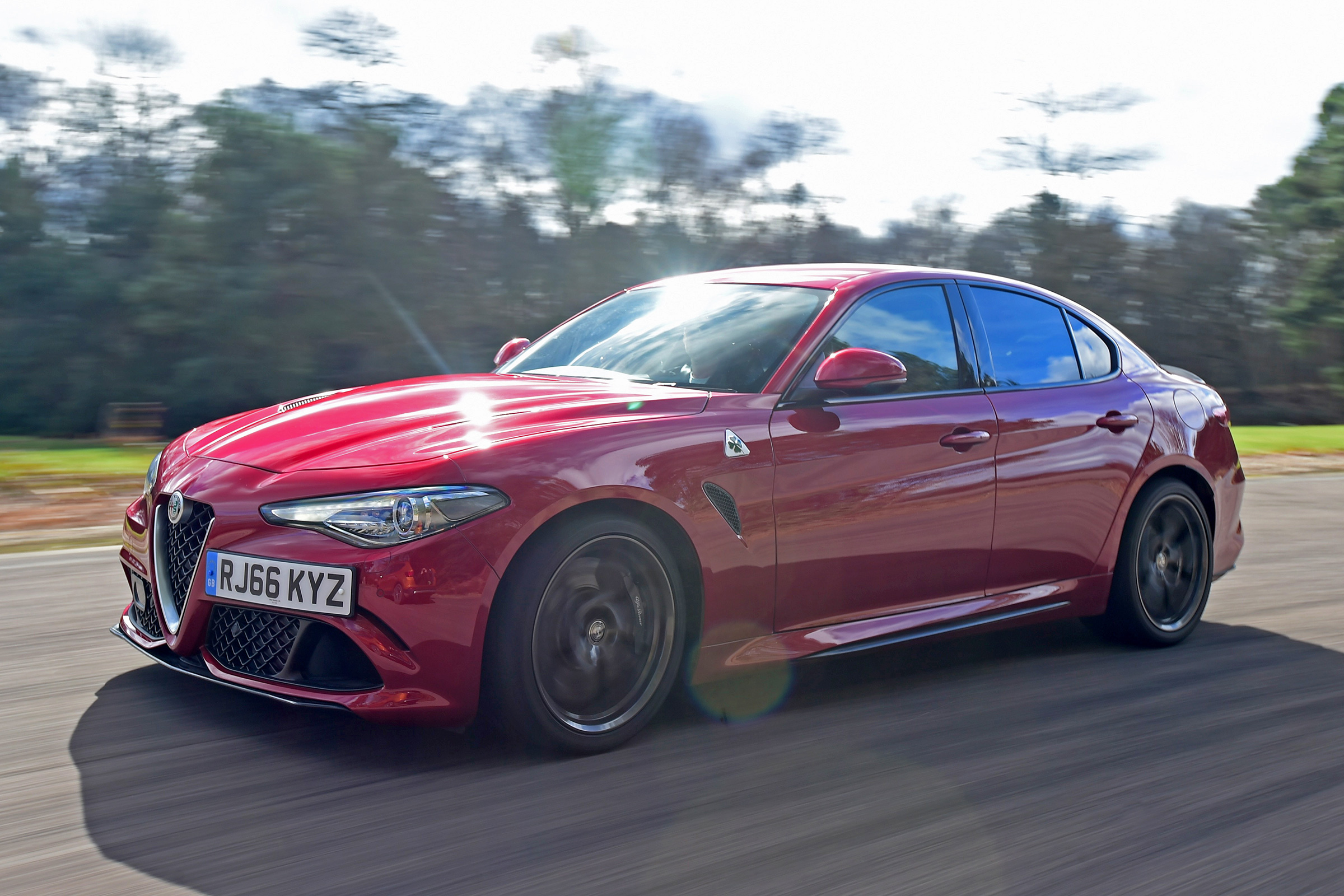 Alfa Romeo Giulia Quadrifoglio vs Mercedes-AMG C63