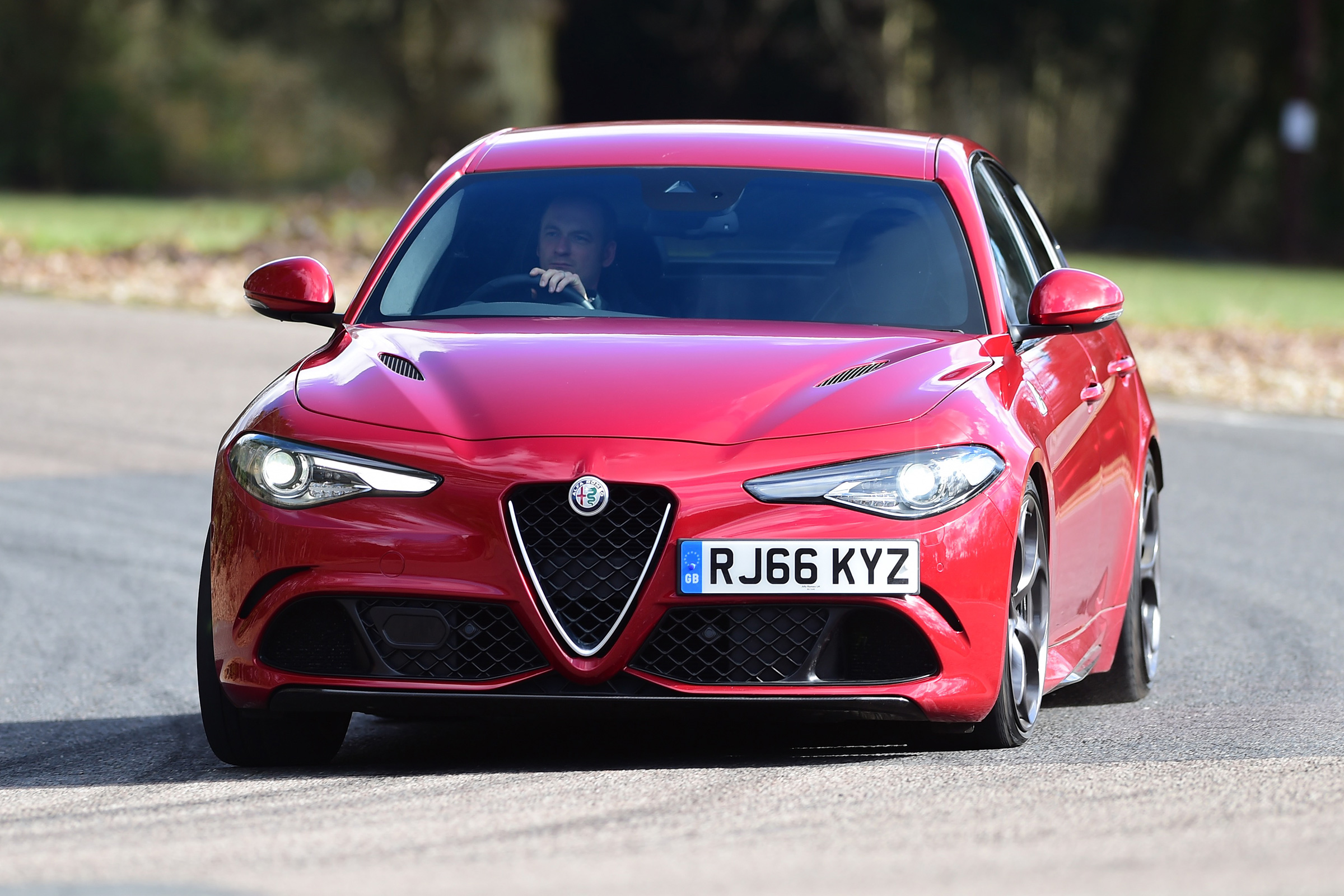 Alfa Romeo Giulia Quadrifoglio vs Mercedes-AMG C63