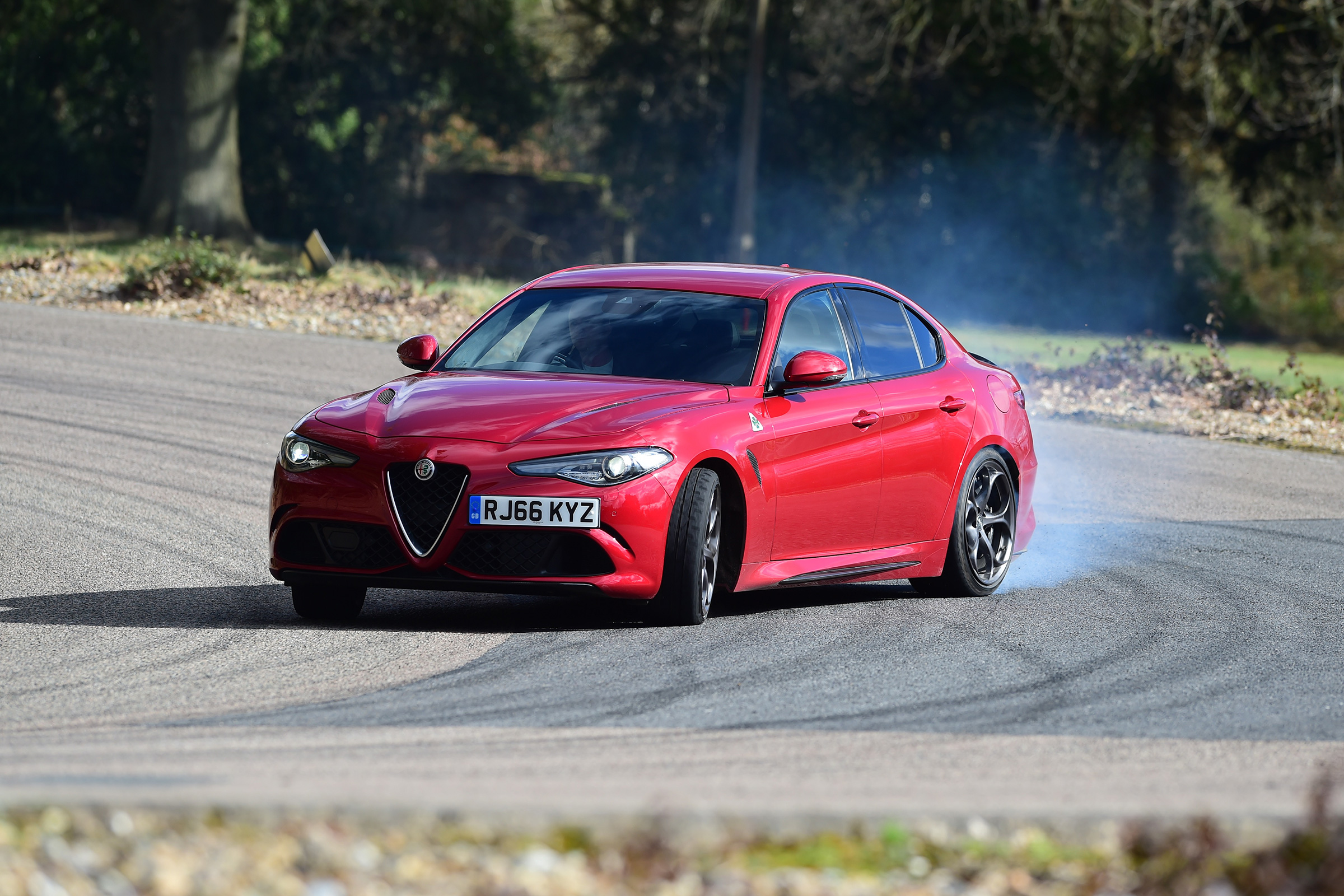 Alfa Romeo Giulia Quadrifoglio vs Mercedes-AMG C63