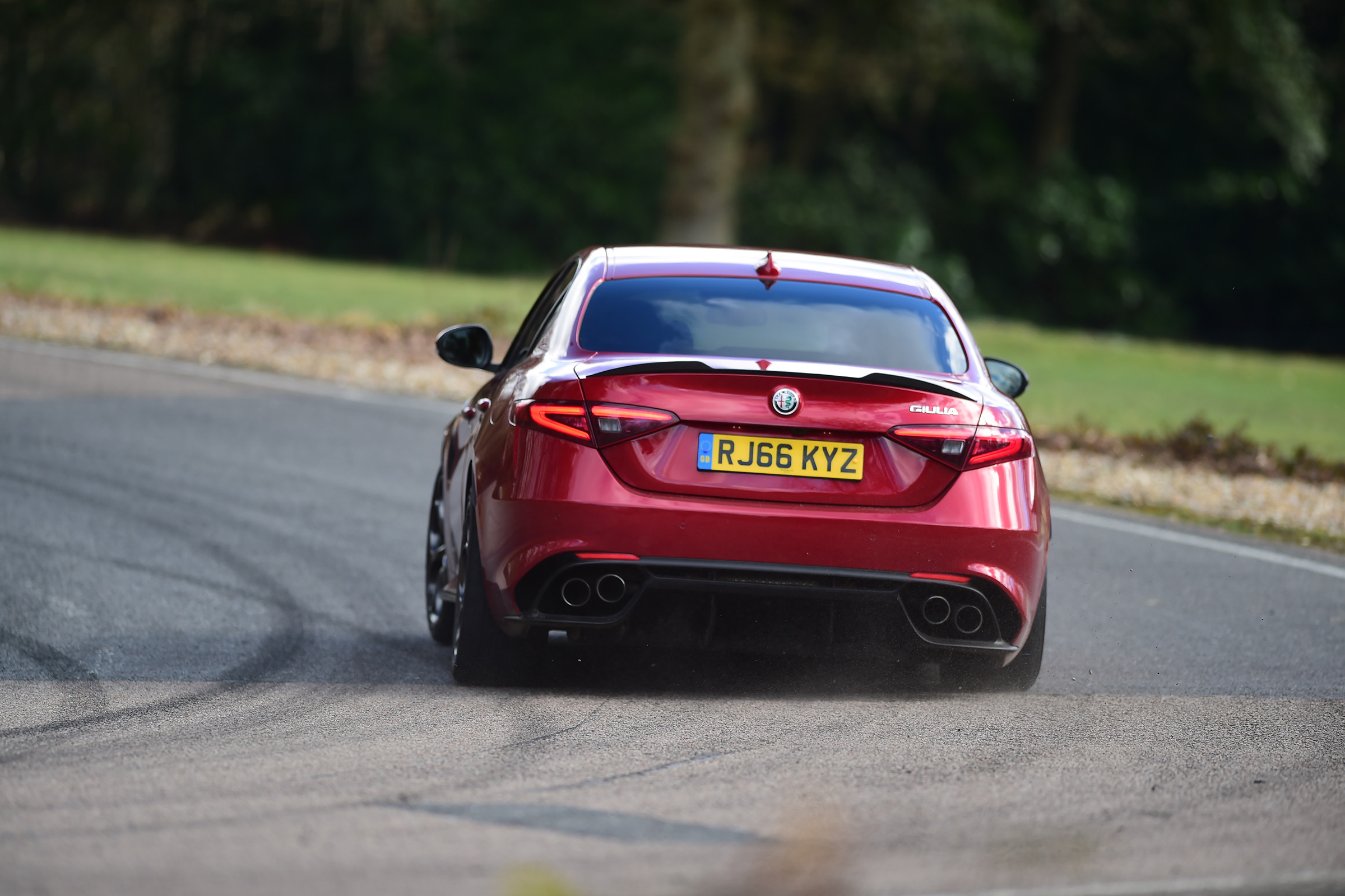 Alfa Romeo Giulia Quadrifoglio vs Mercedes-AMG C63