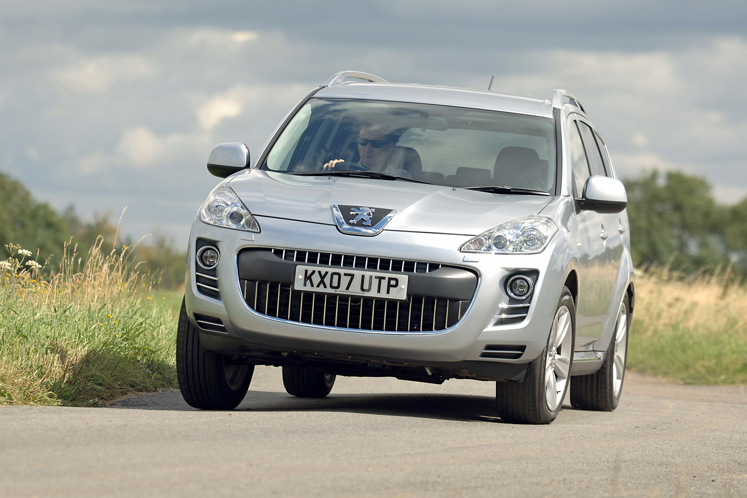 Best cars for under £3,000 - Peugeot 4007