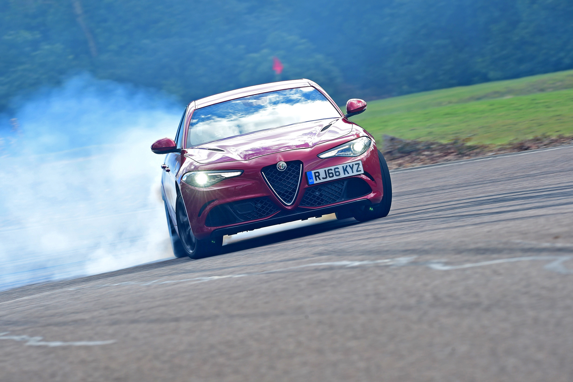 Alfa Romeo Giulia Quadrifoglio vs Mercedes-AMG C63