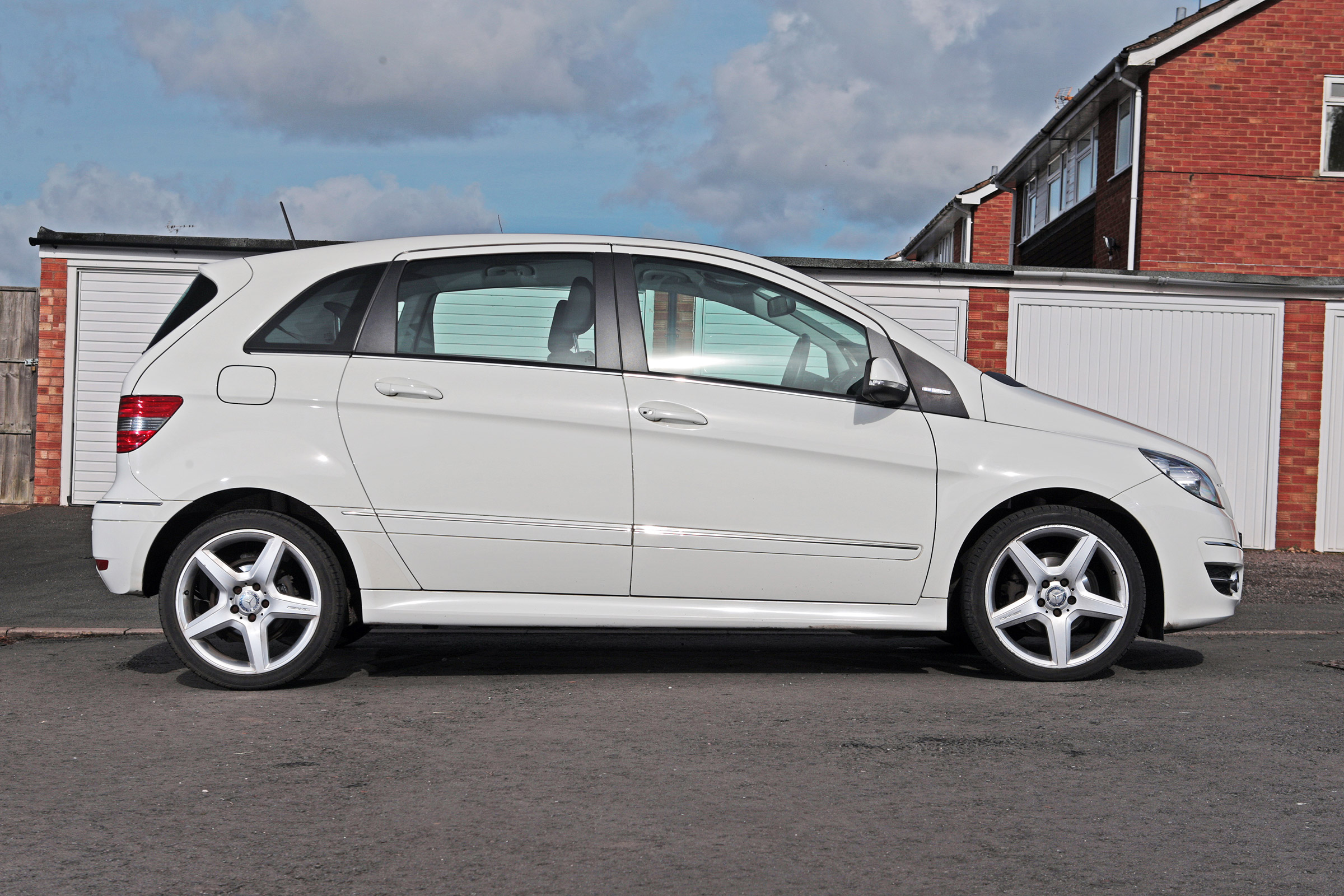 Used Mercedes B-Class - side