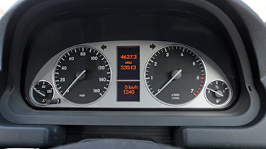 Used Mercedes B-Class - dials