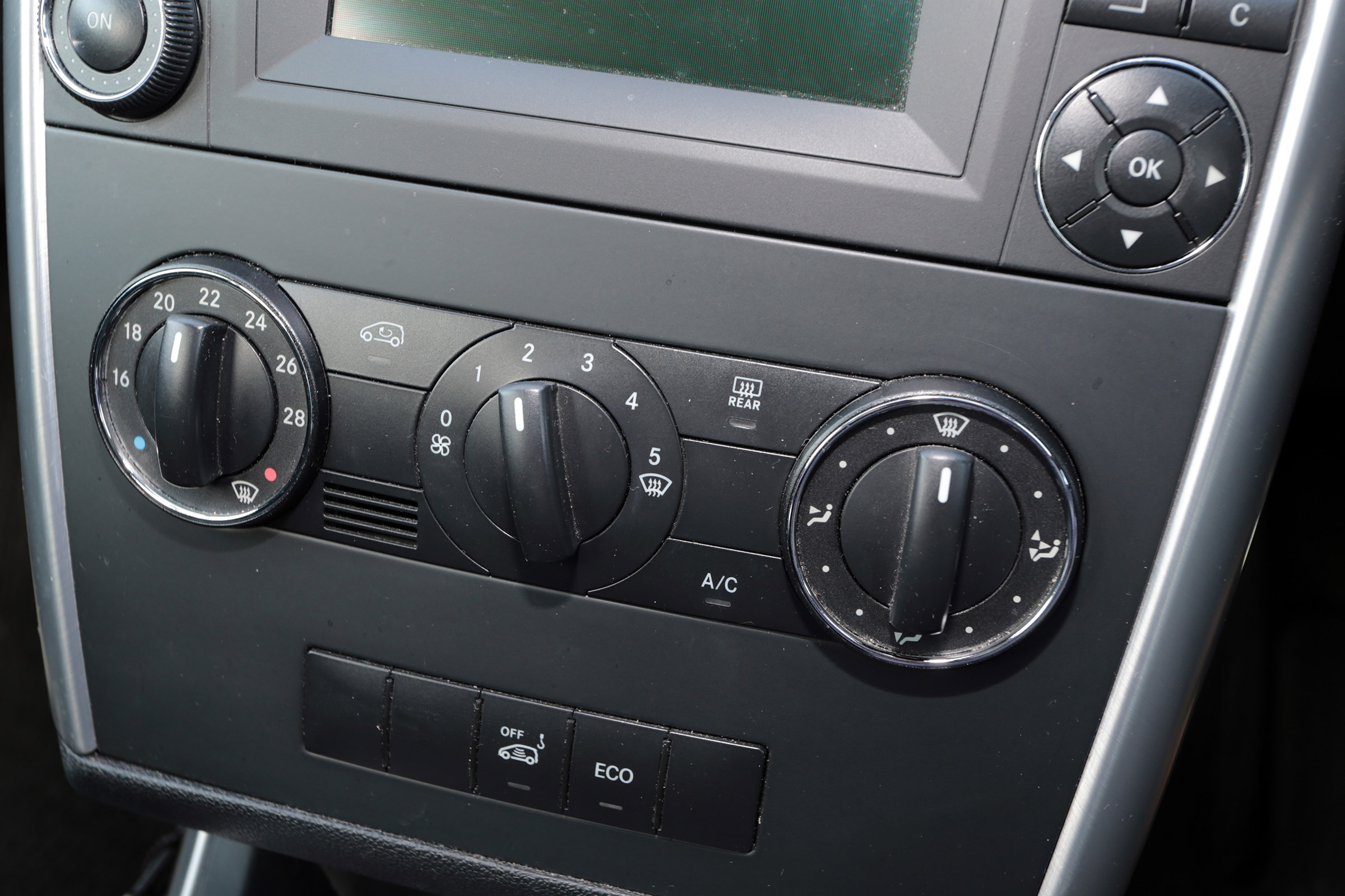 Used Mercedes B-Class - centre console
