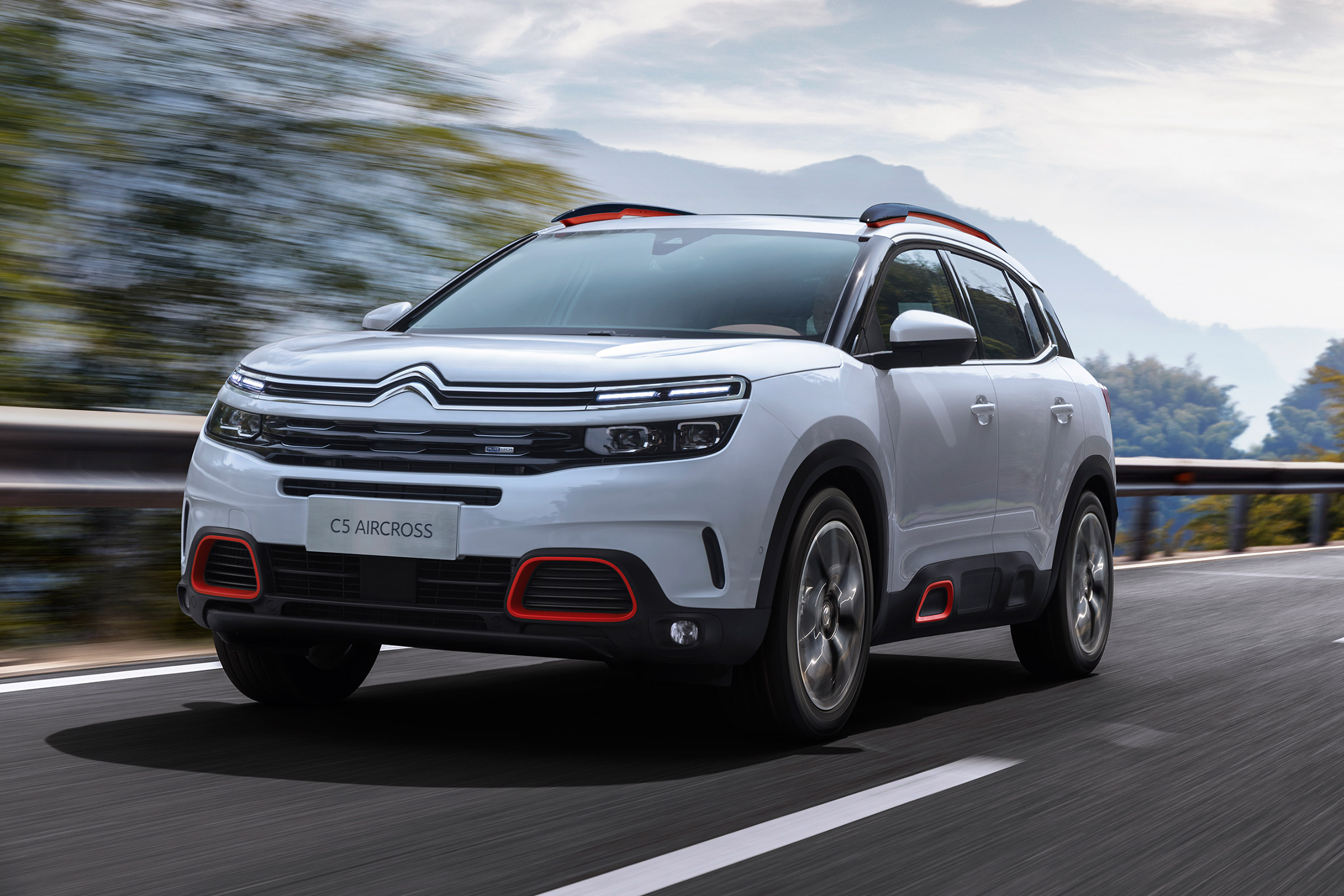 Citroen C5 Aircross - front action