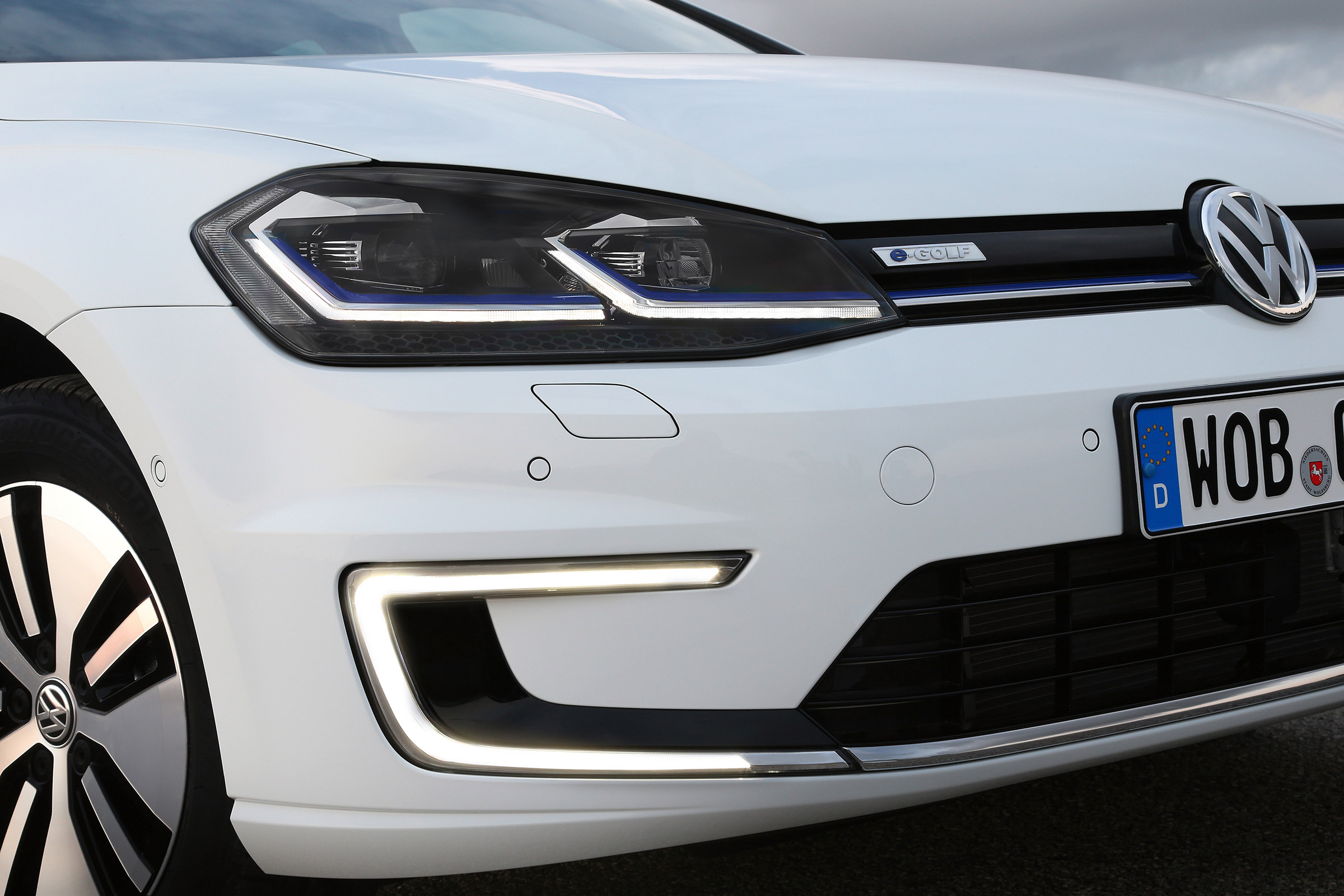 Volkswagen e-Golf - front detail