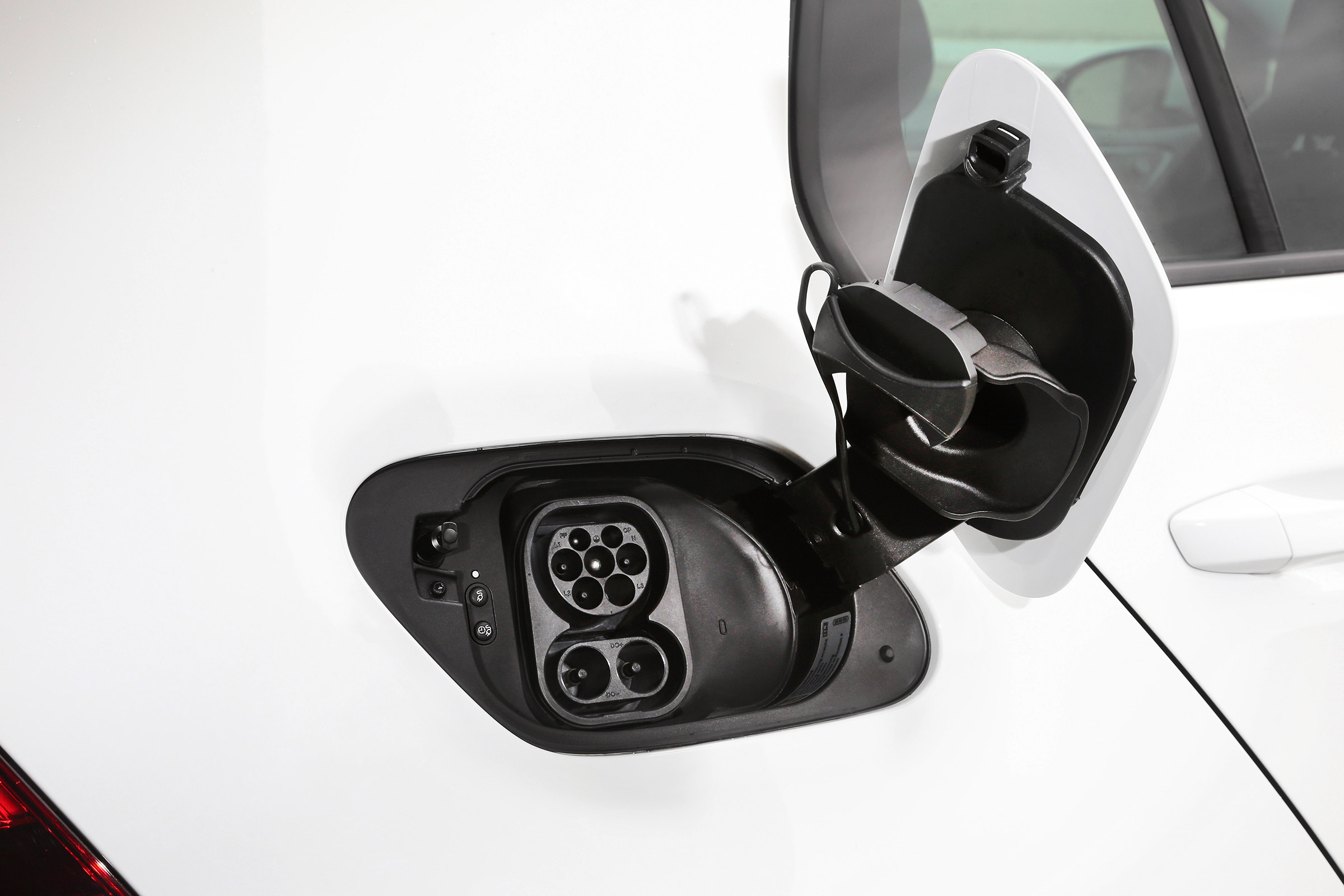 Volkswagen e-Golf - charging point