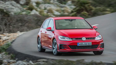 Volkswagen Golf GTI Performance Pack 2017 cornering