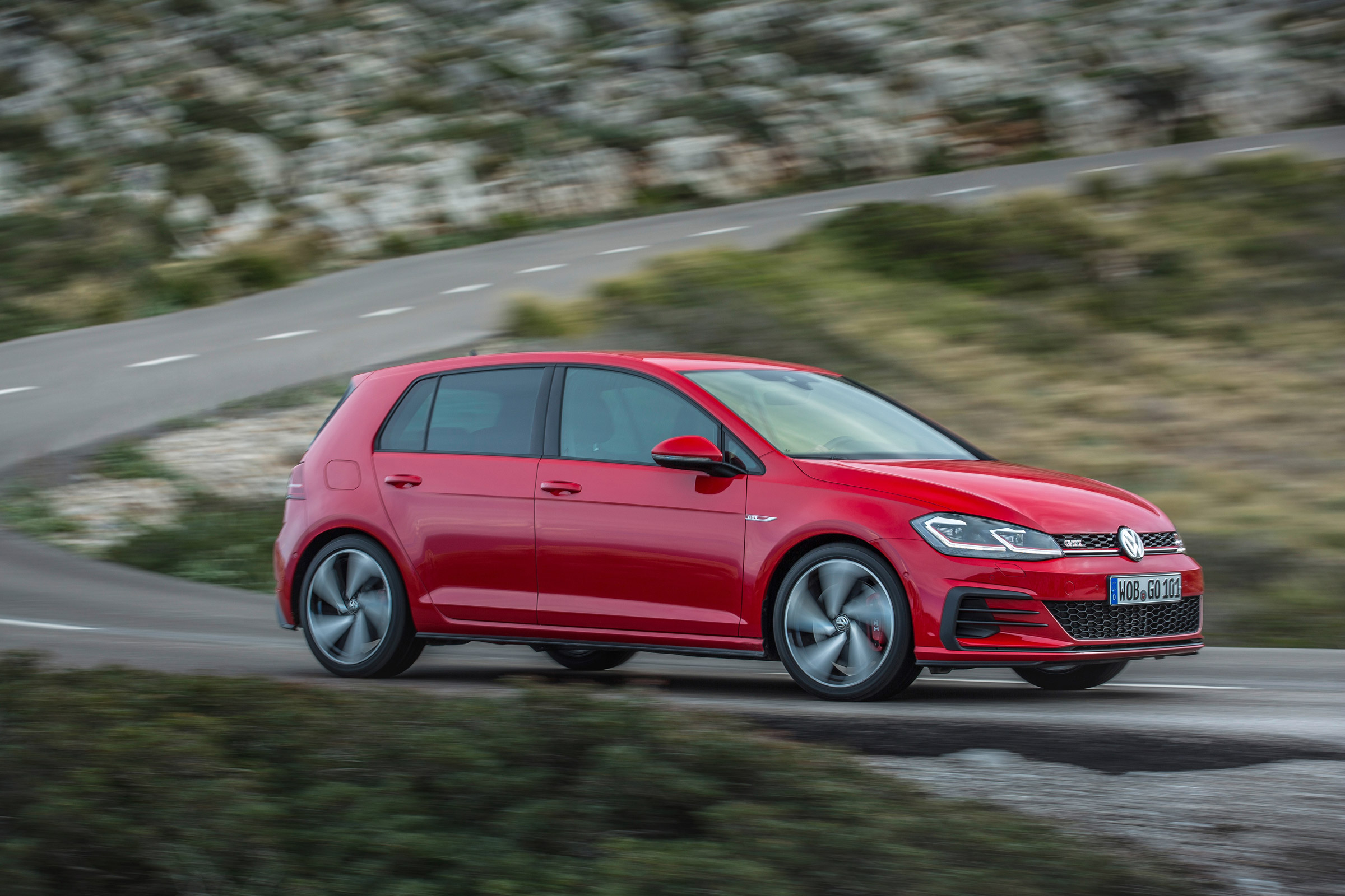 Volkswagen Golf GTI Performance Pack 2017 side