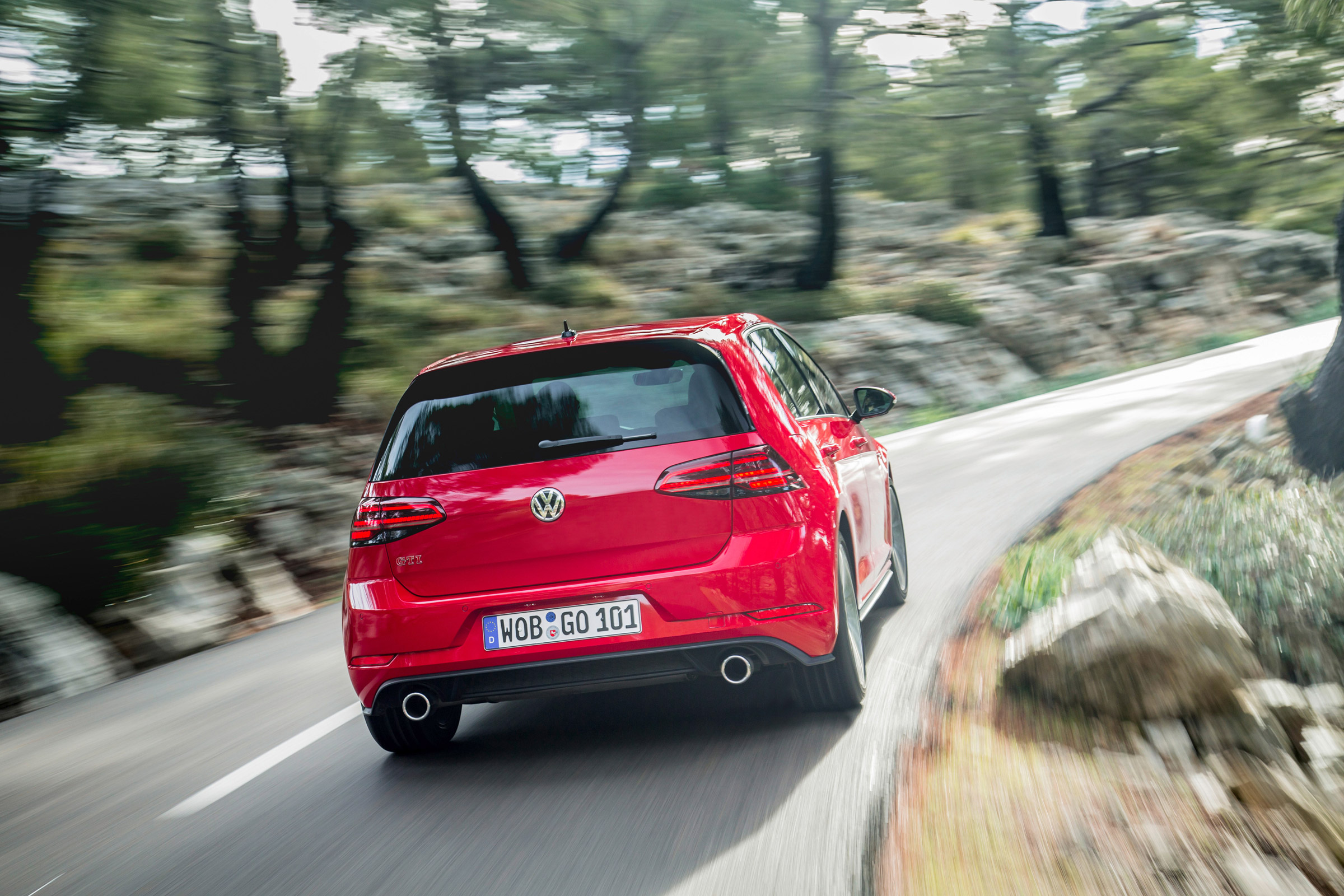 Volkswagen Golf GTI Performance Pack 2017 rear tracking