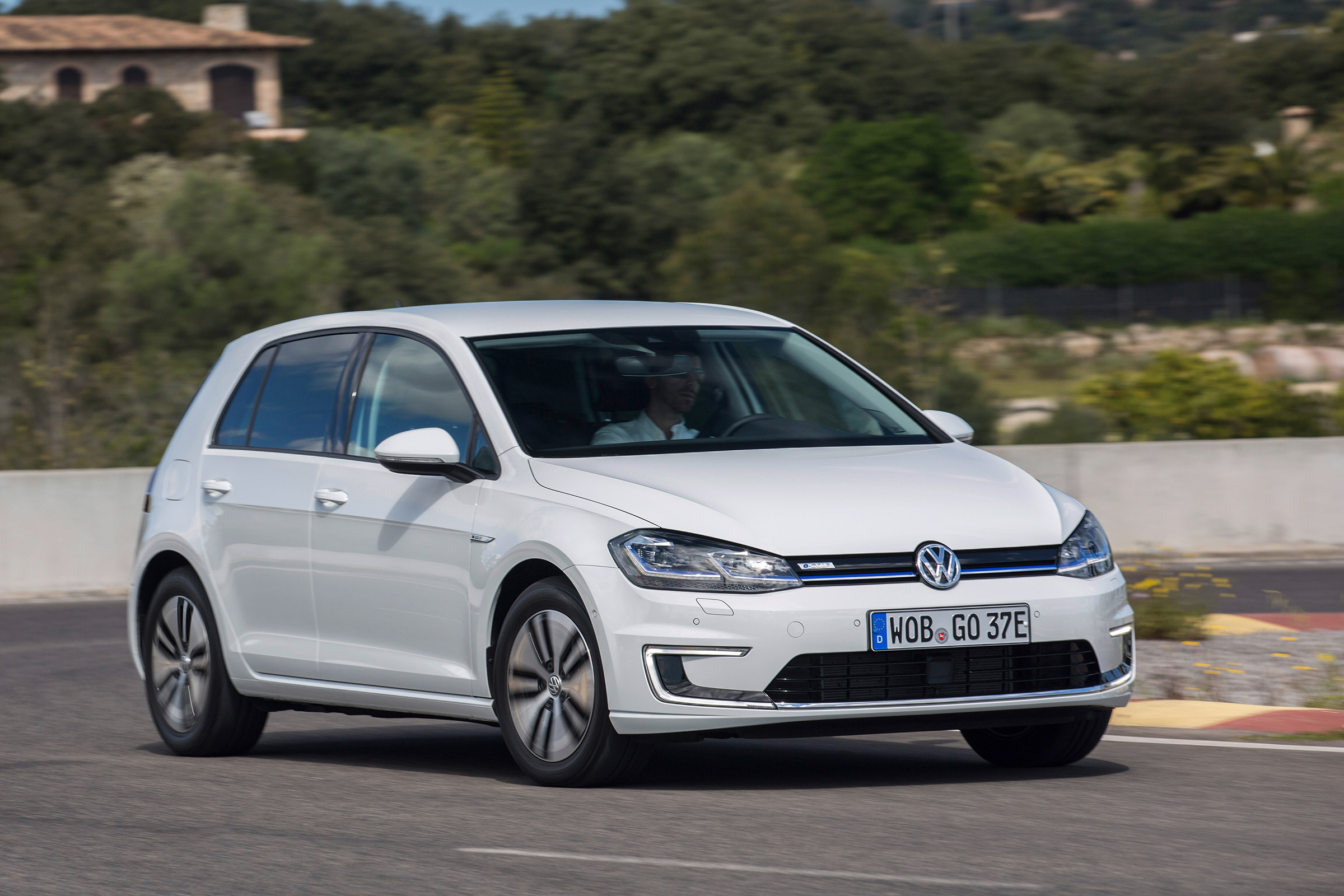 Volkswagen e-Golf - front cornering