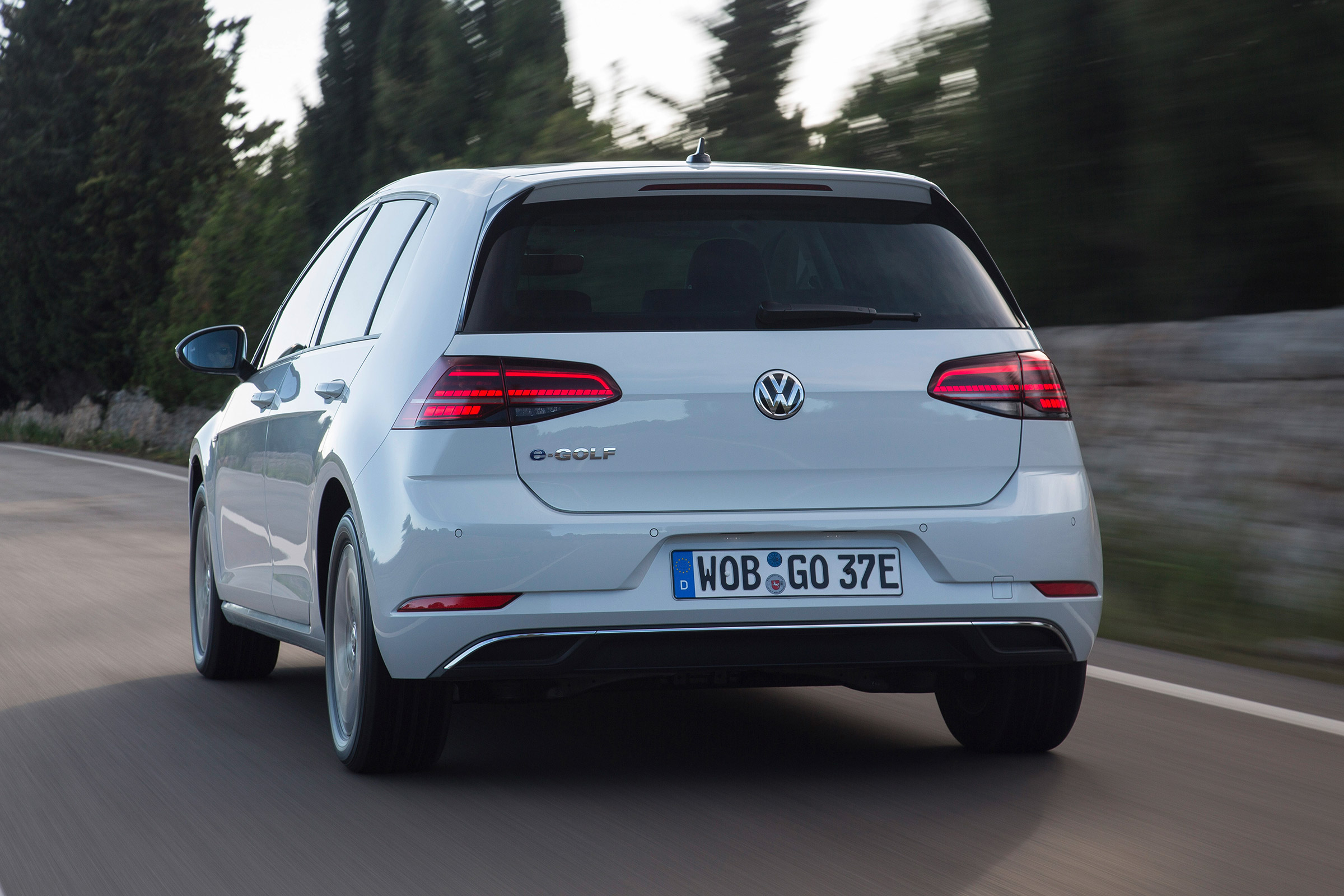 Volkswagen e-Golf - rear tracking