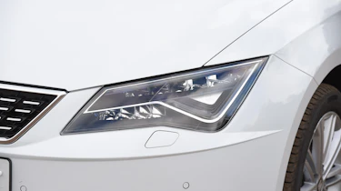 SEAT Leon - front light detail