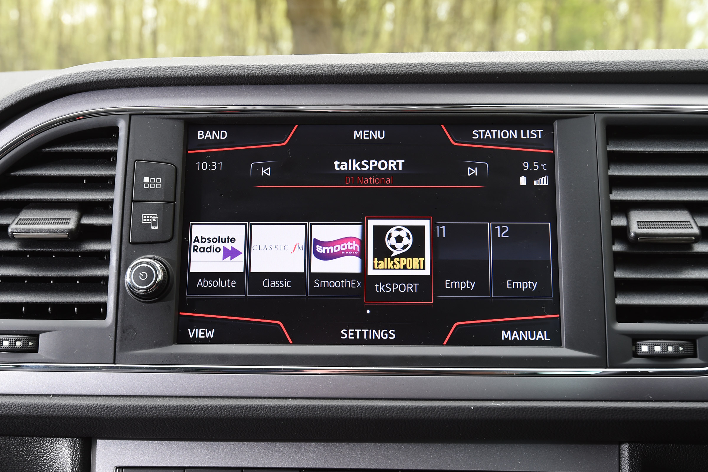 SEAT Leon - infotainment screen