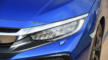 Honda Civic 1.5 - front light detail