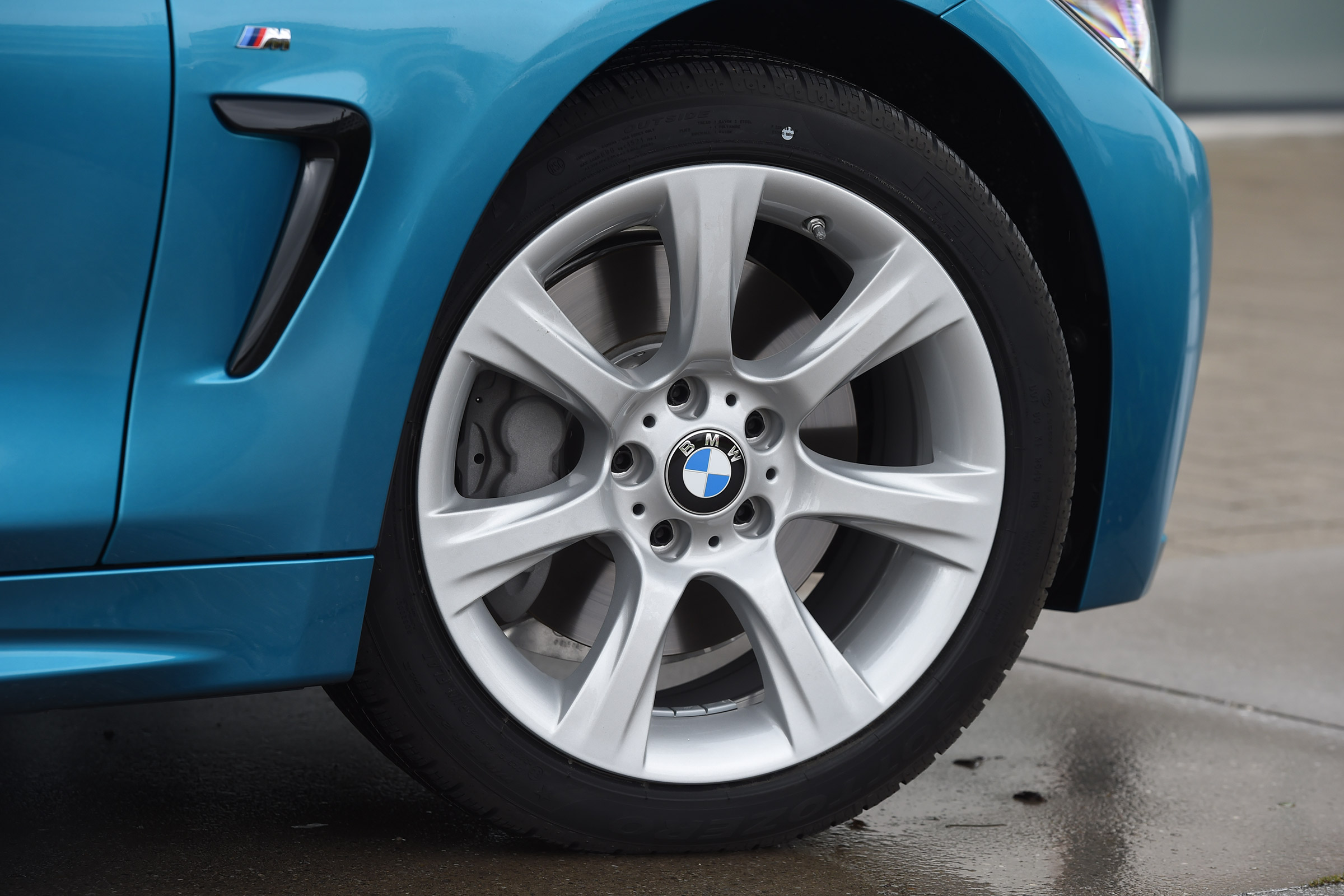 BMW 440i - wheel