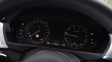 BMW 440i - dials