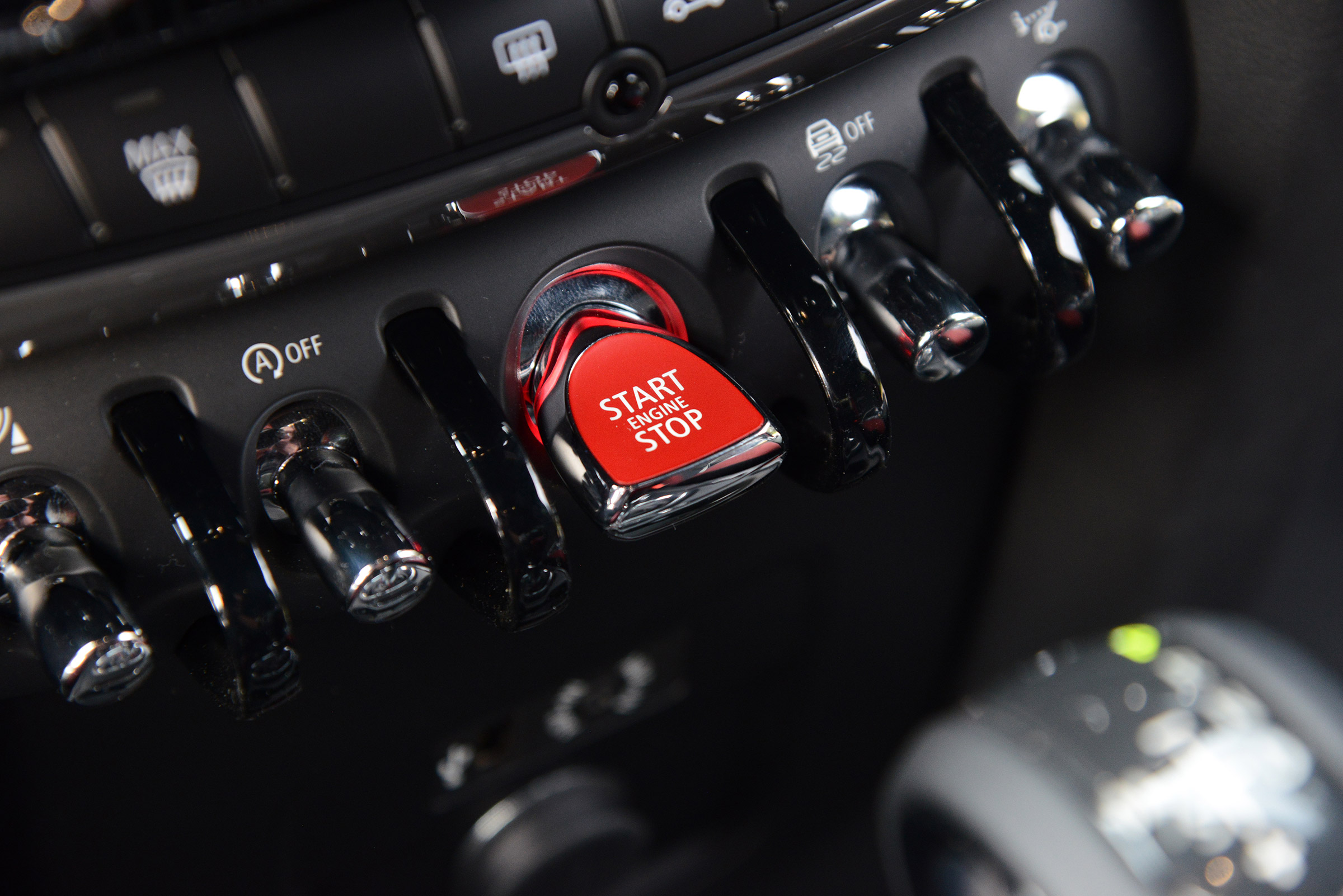 MINI JCW Countryman - start/stop button