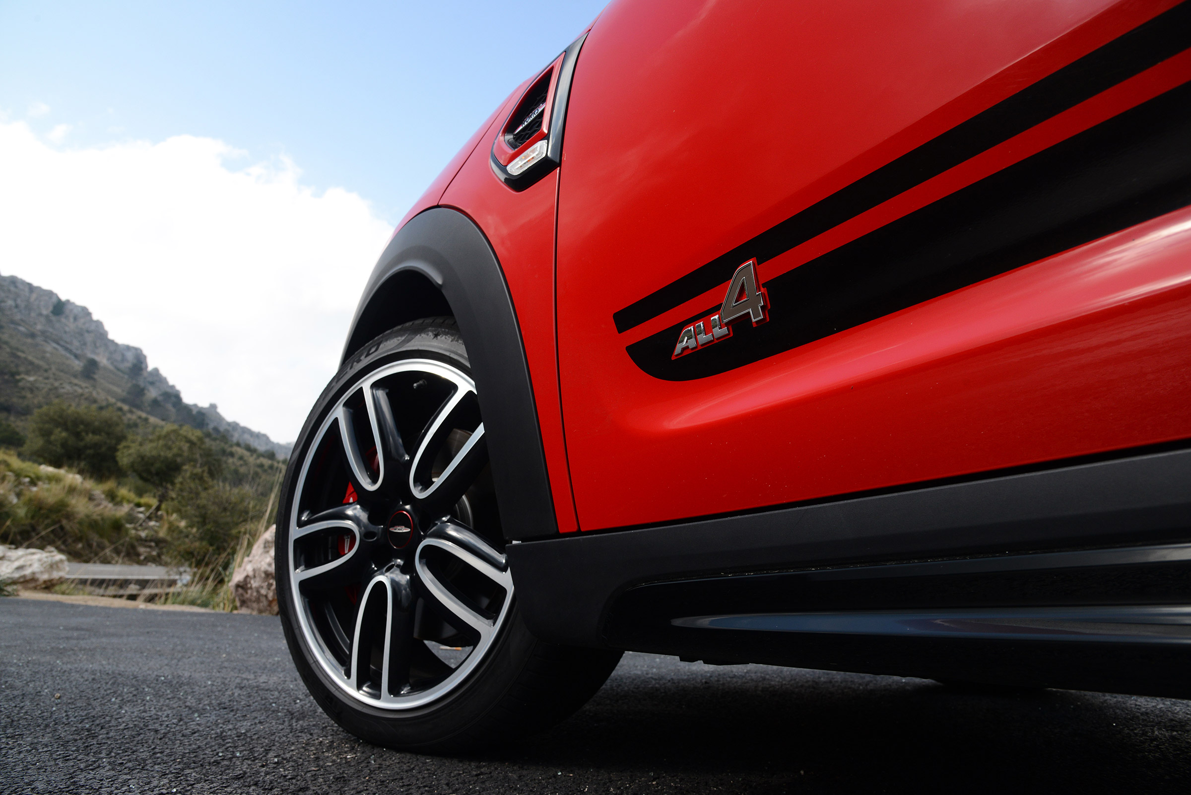 MINI JCW Countryman - side profile