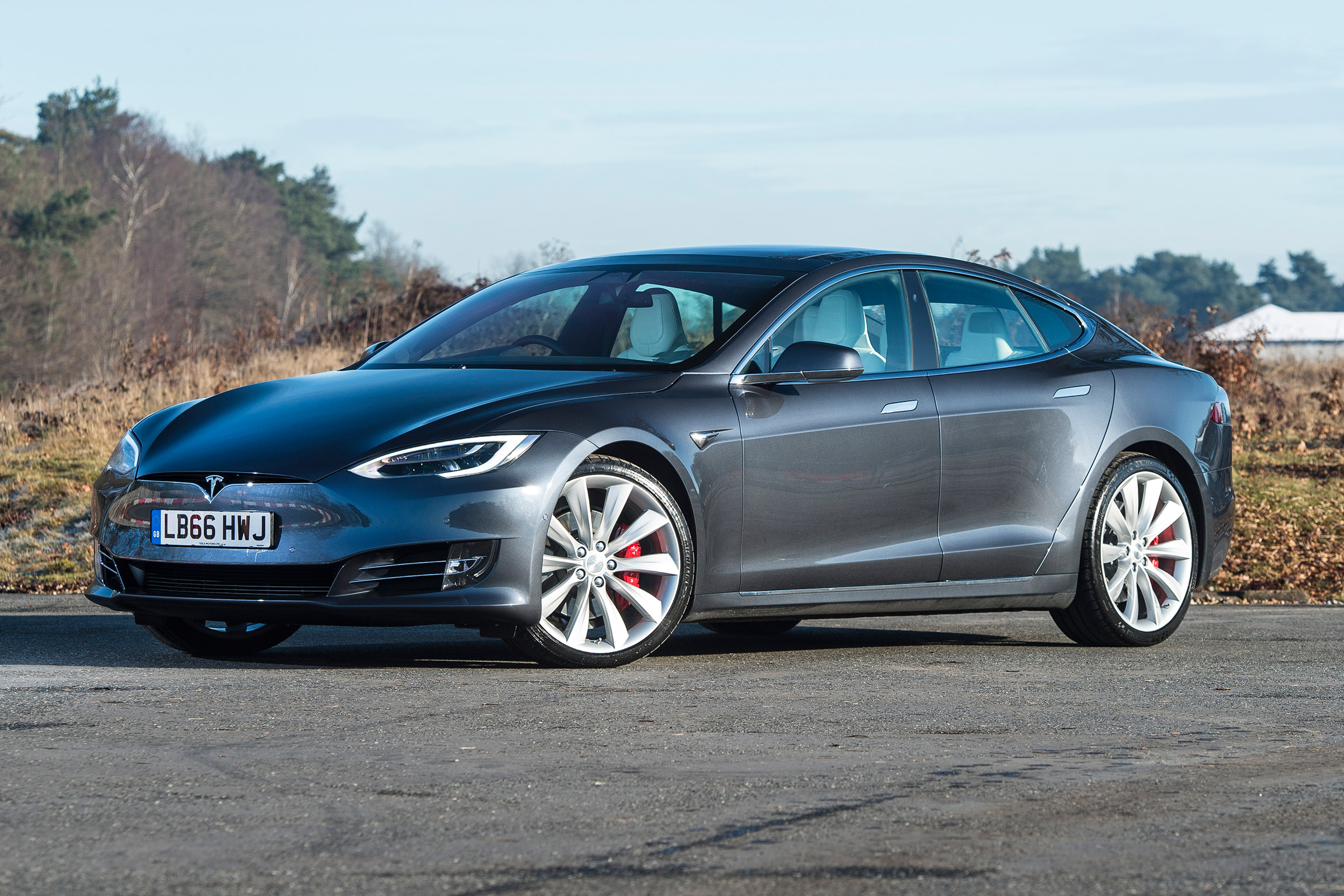 Tesla Model S - front static