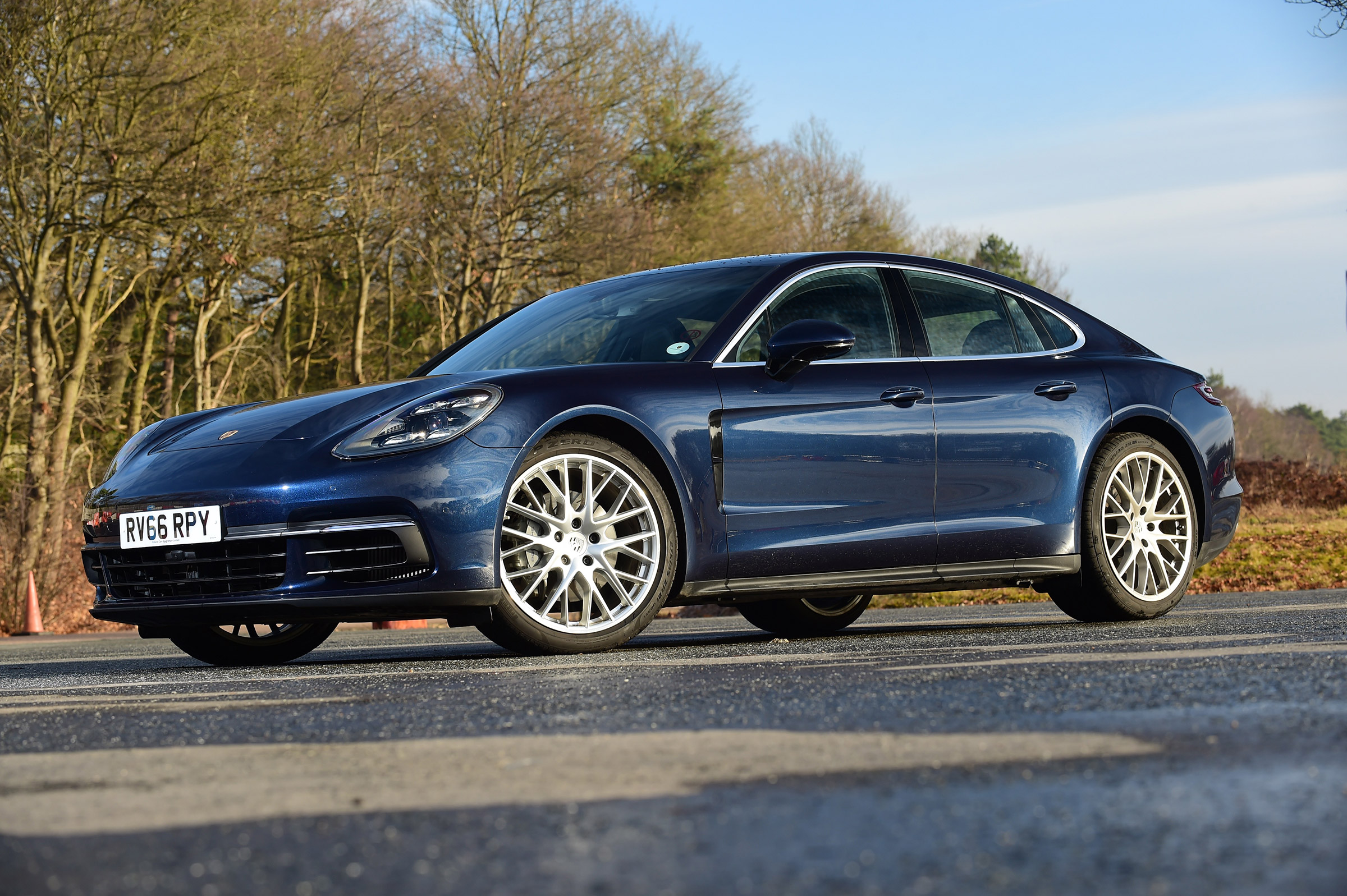 Porsche Panamera - front static