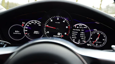 Porsche Panamera - dials