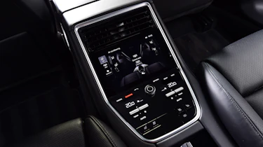 Porsche Panamera - rear console