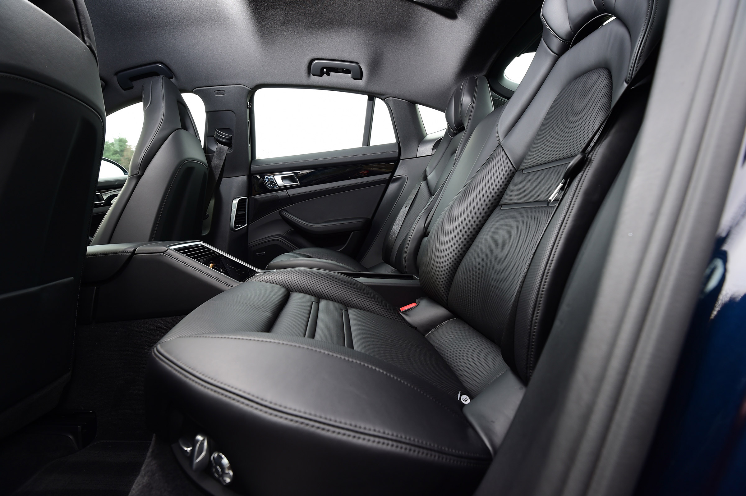 Porsche Panamera - rear seats